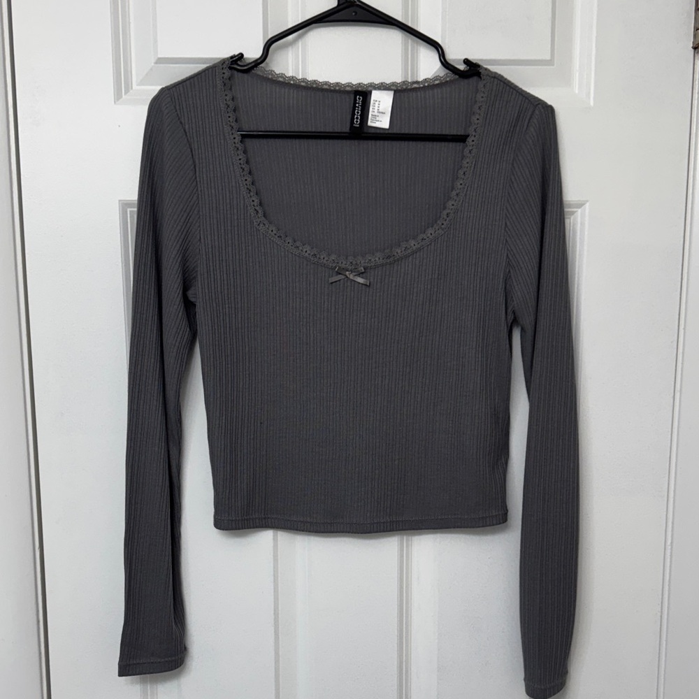 H&M Charcoal Long Sleeve Ribbed Tee. Never worn